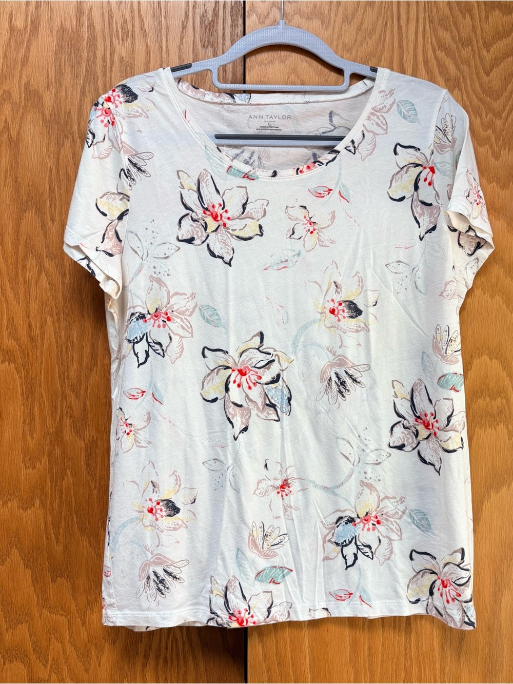 Ann Taylor Cream Floral Short-Sleeve Tee with Pink & Blue Accents Size Large